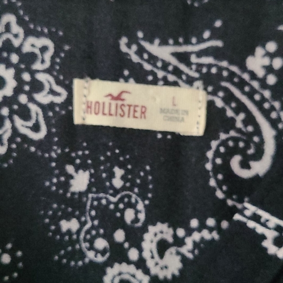 2/16$ Bandana Print Hollister Blouse - Picture 4 of 4